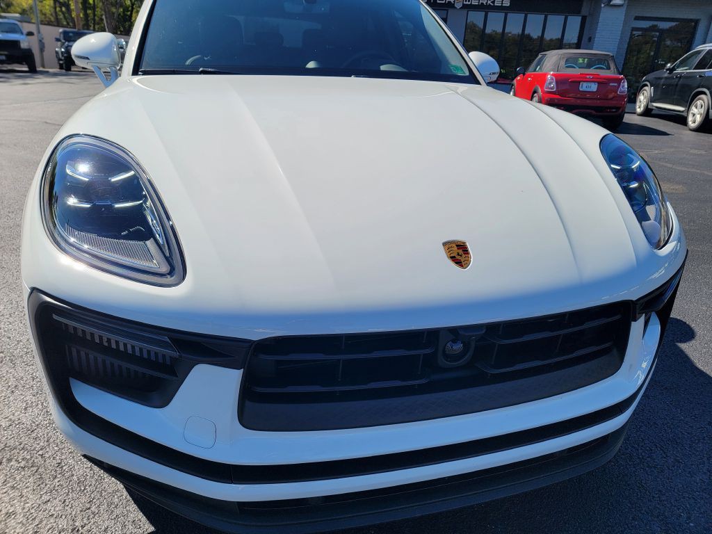 2022 Porsche Macan Image 7