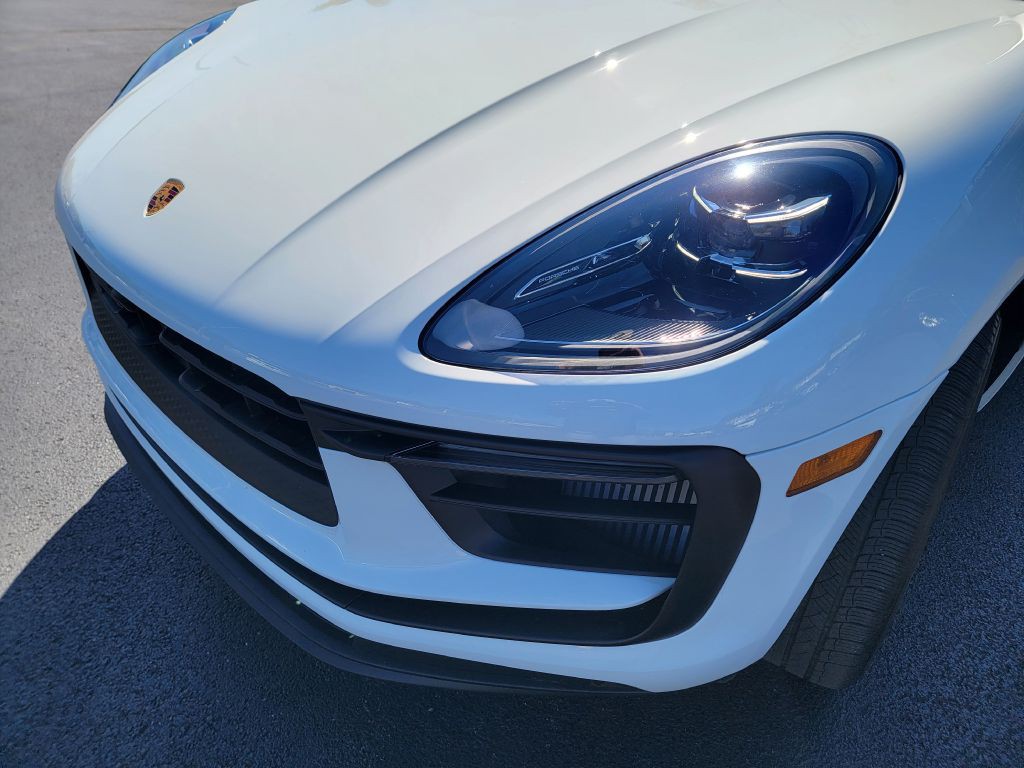 2022 Porsche Macan Image 8
