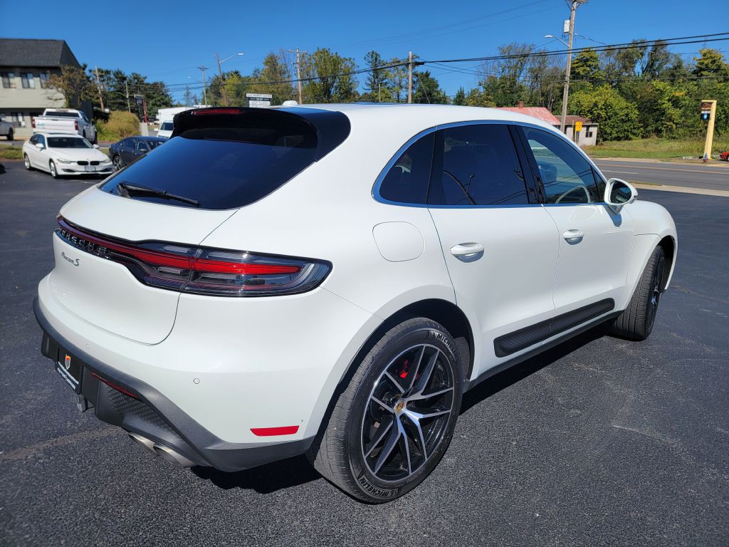 2022 Porsche Macan Image 13