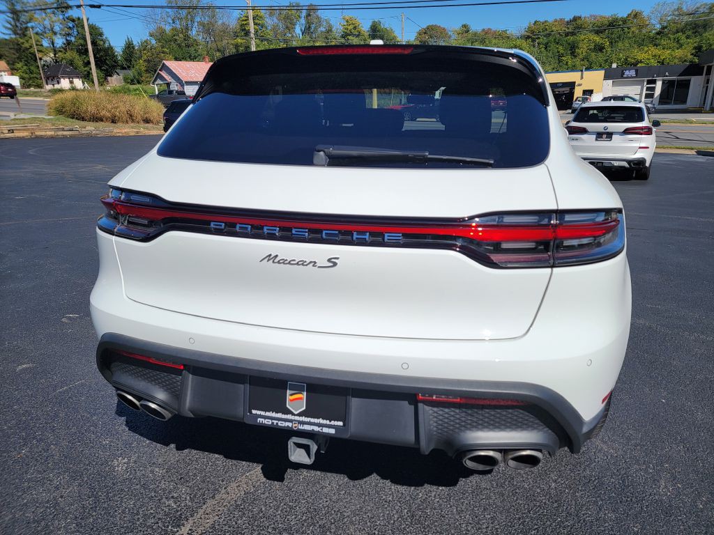 2022 Porsche Macan Image 14