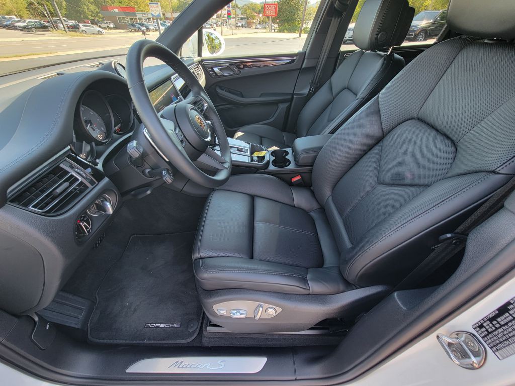 2022 Porsche Macan Image 15