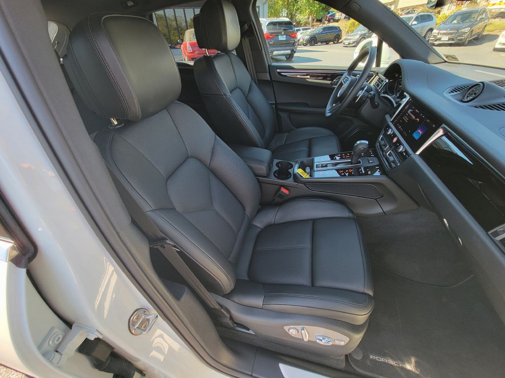 2022 Porsche Macan Image 17