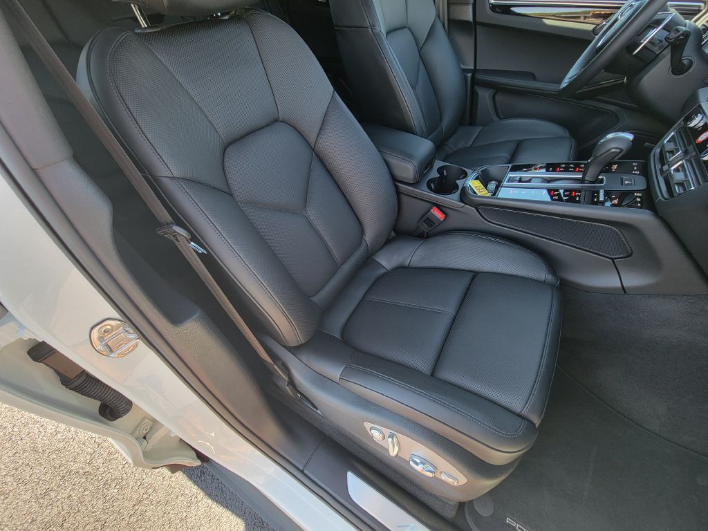 2022 Porsche Macan Image 18