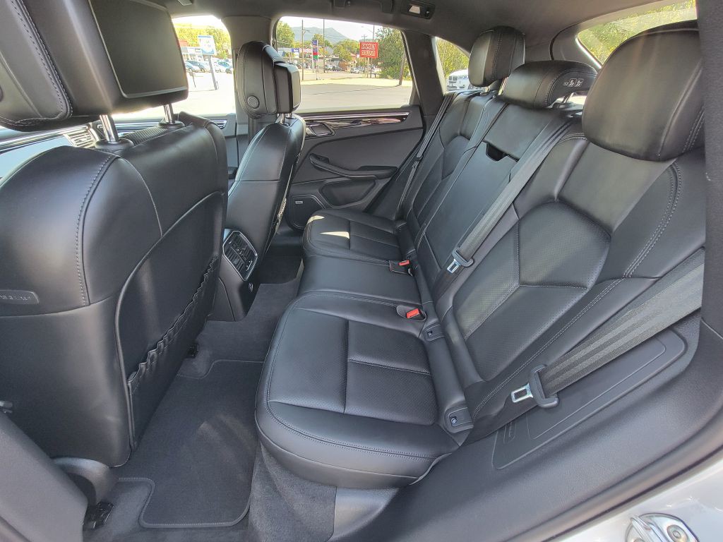 2022 Porsche Macan Image 19