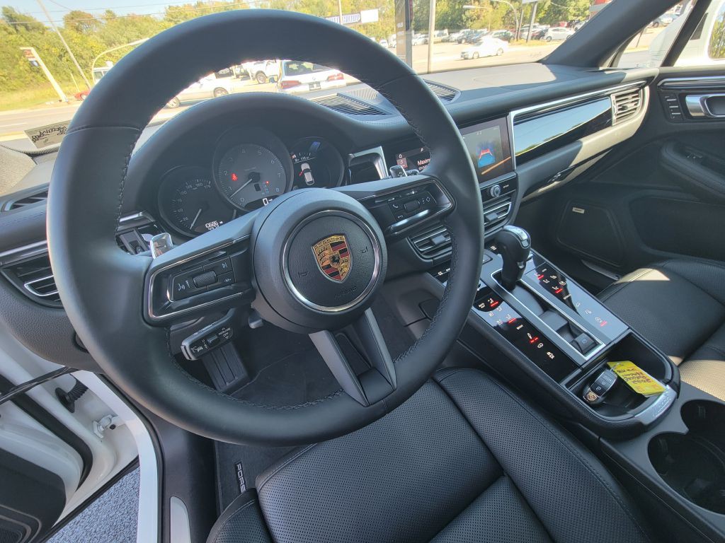 2022 Porsche Macan Image 21