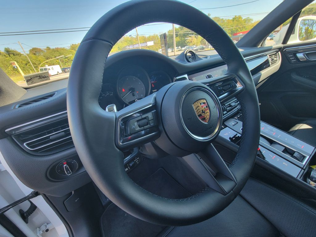 2022 Porsche Macan Image 22