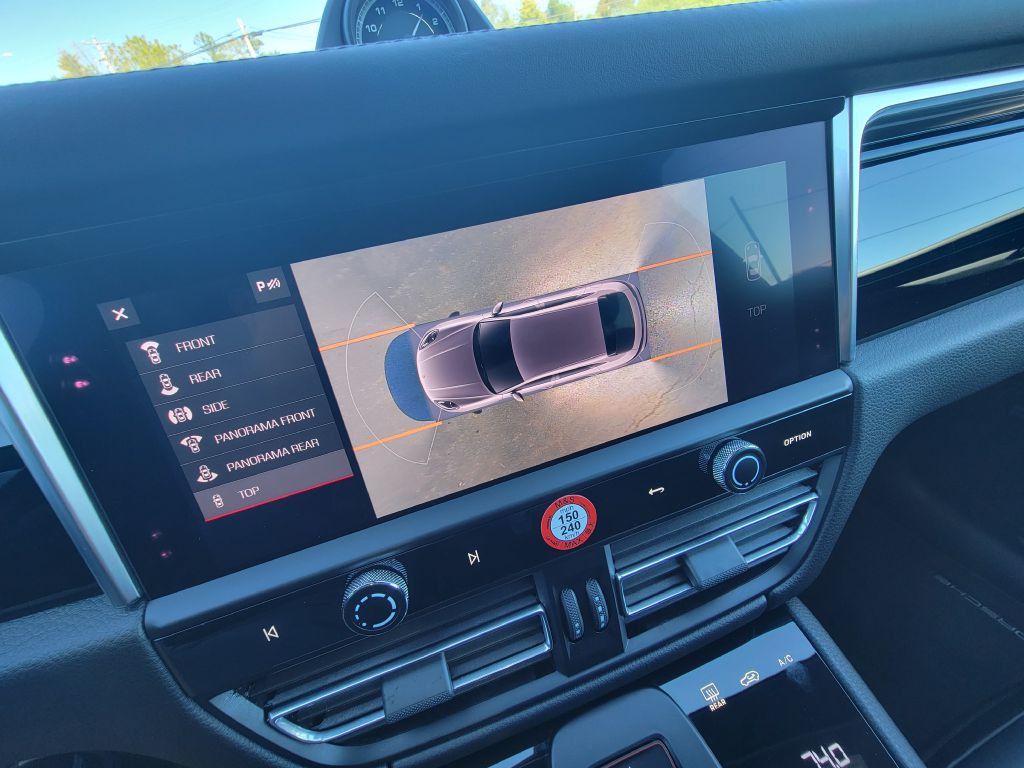 2022 Porsche Macan Image 25