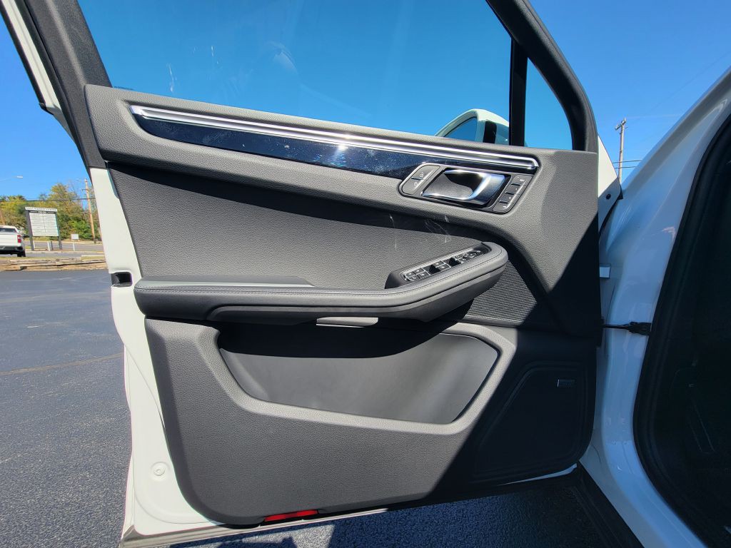 2022 Porsche Macan Image 29