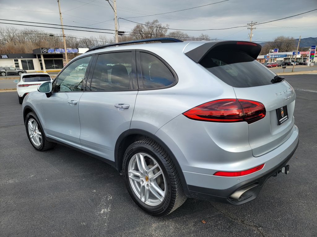 2016 Porsche Cayenne Image 9