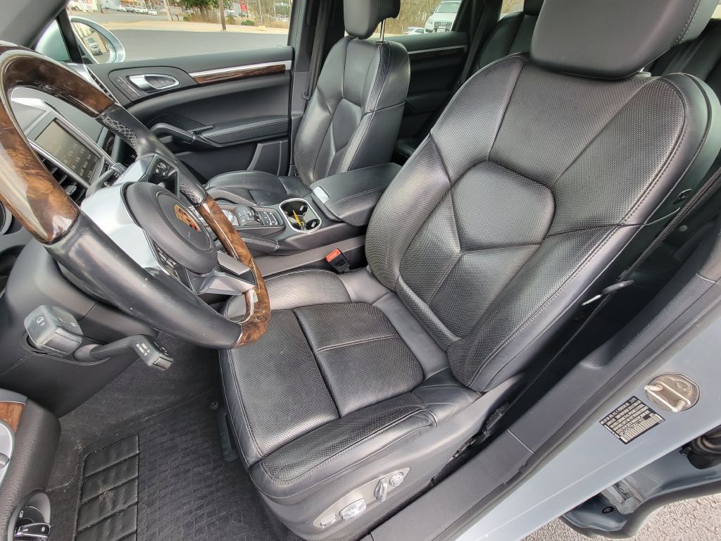 2016 Porsche Cayenne Image 16