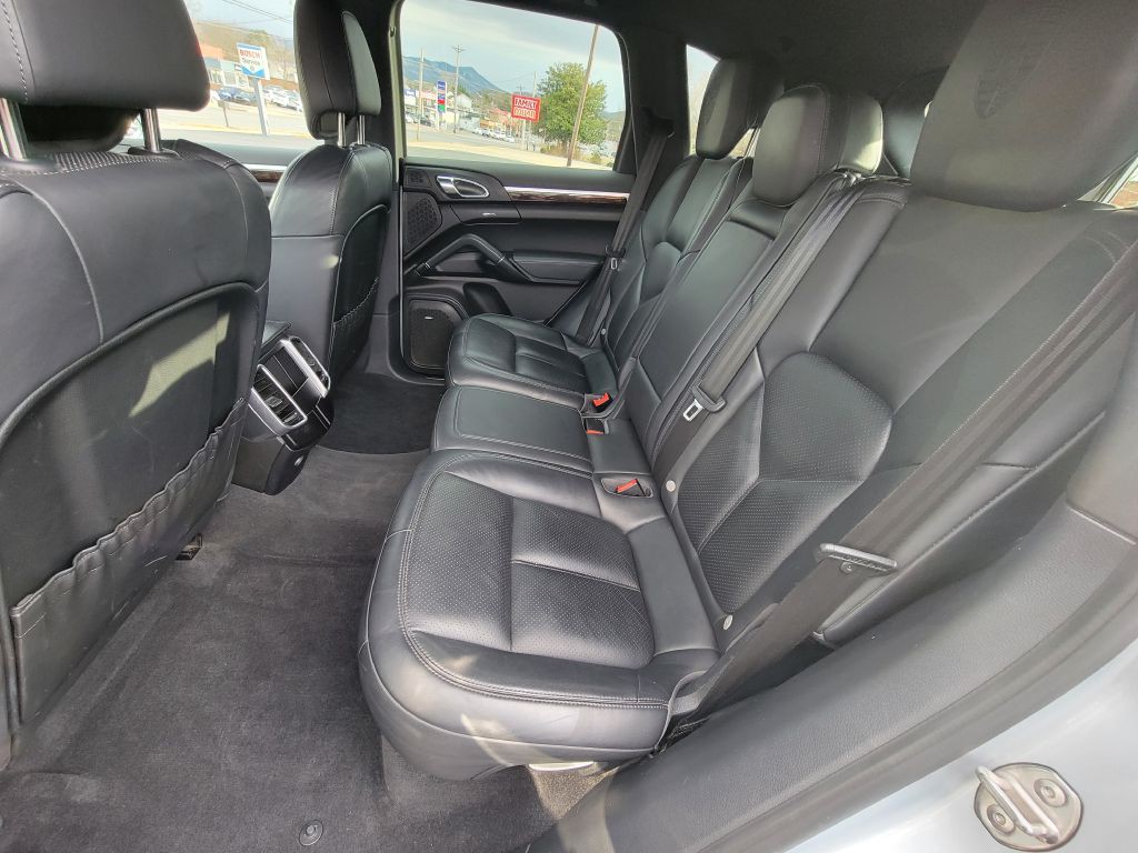 2016 Porsche Cayenne Image 19
