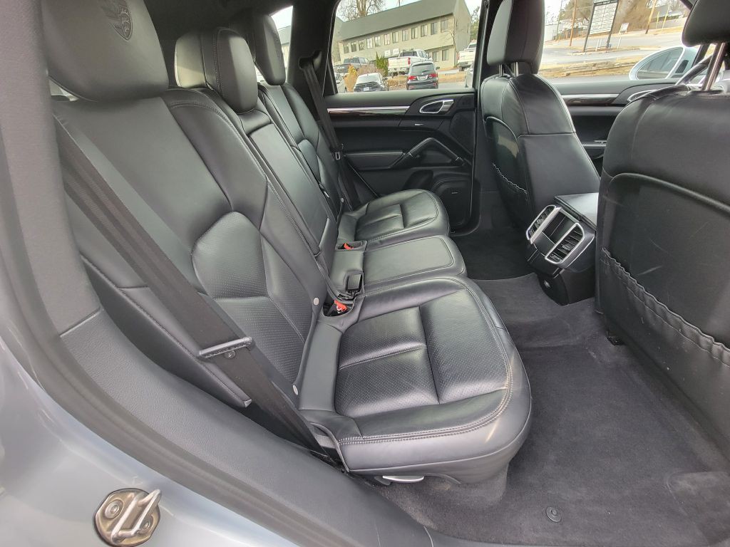 2016 Porsche Cayenne Image 20