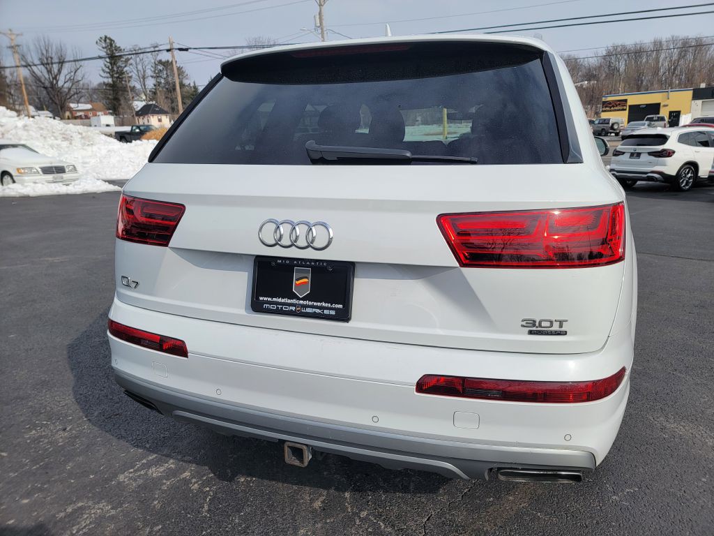 2017 Audi Q7 Image 11