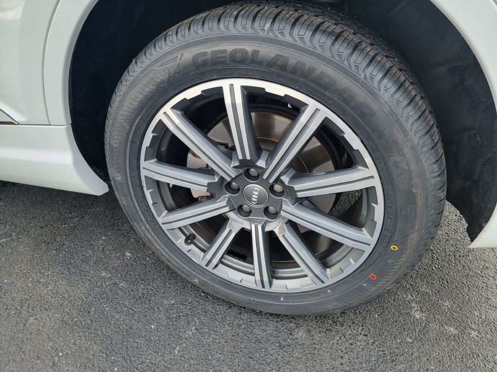 2017 Audi Q7 Image 32