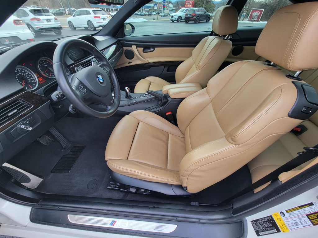 2011 BMW M3 Image 22