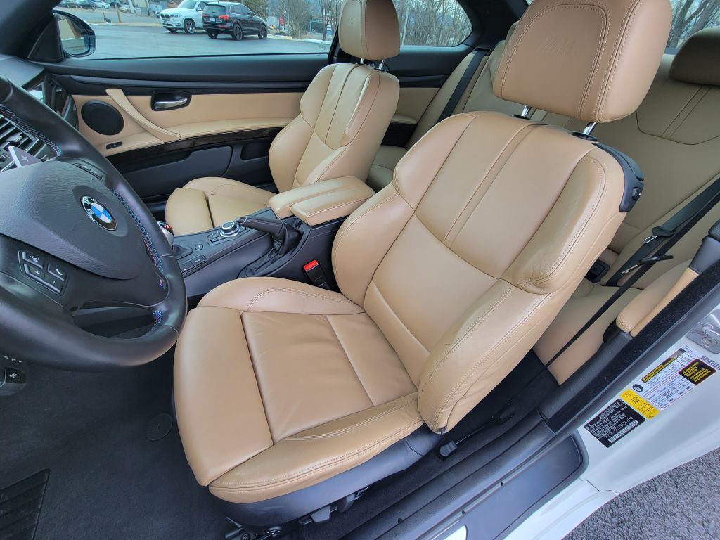 2011 BMW M3 Image 23