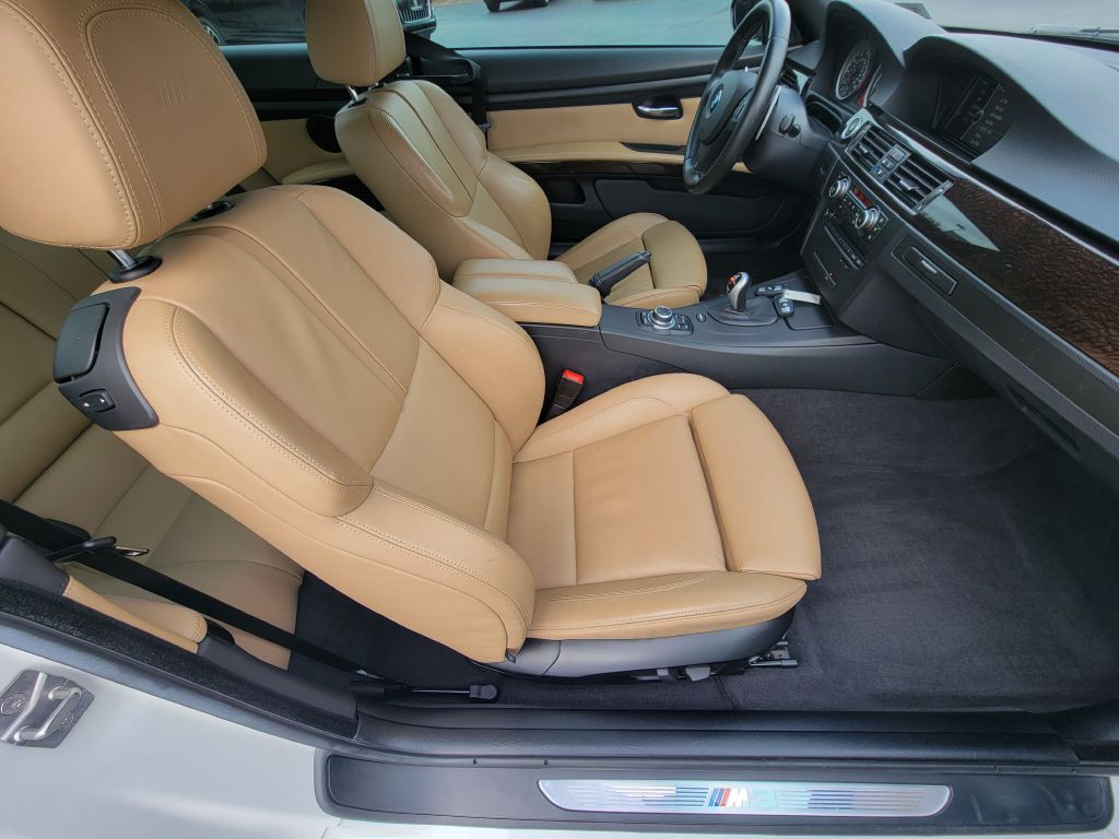 2011 BMW M3 Image 24