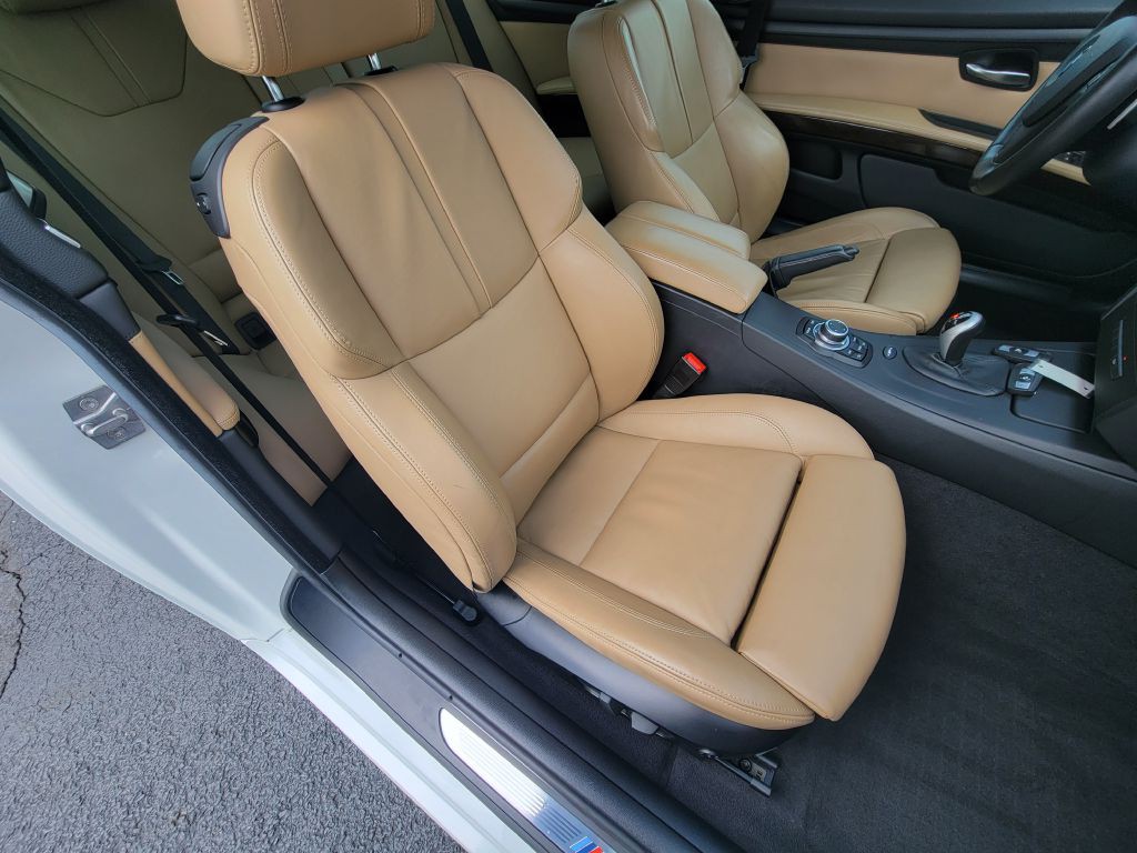 2011 BMW M3 Image 25