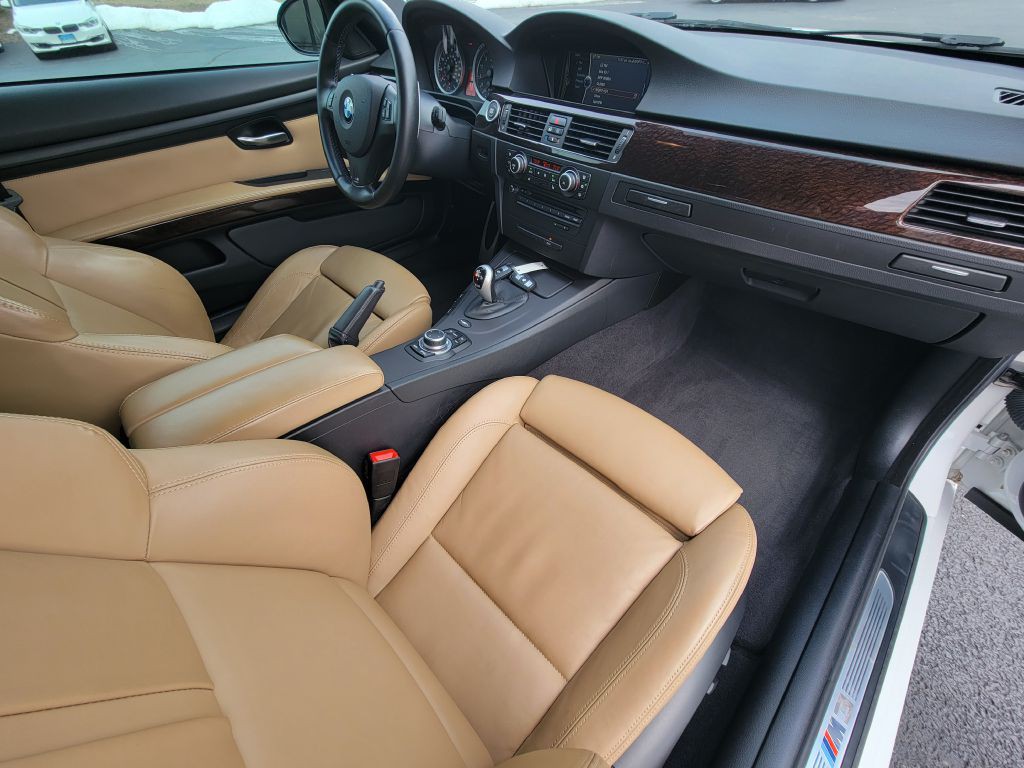 2011 BMW M3 Image 26