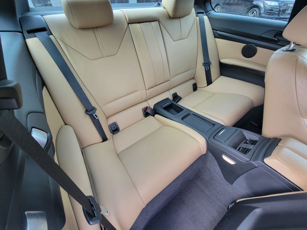 2011 BMW M3 Image 28