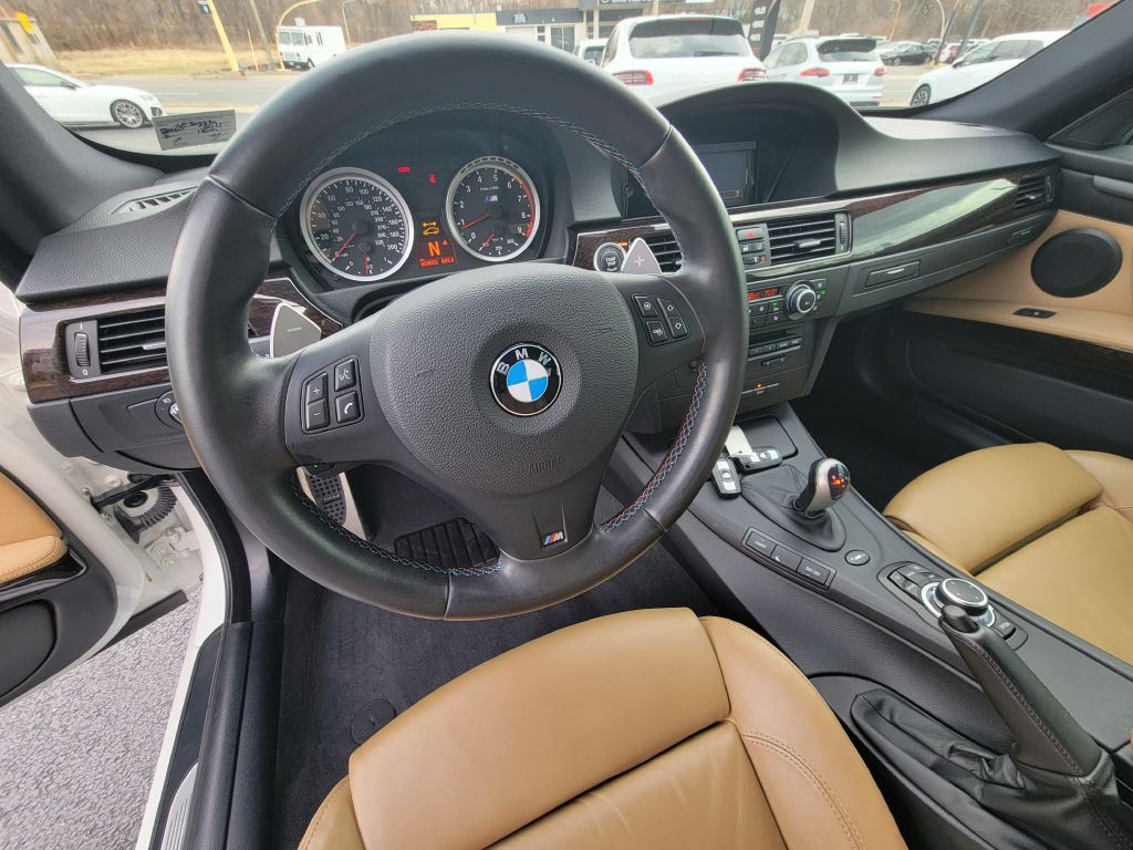 2011 BMW M3 Image 29
