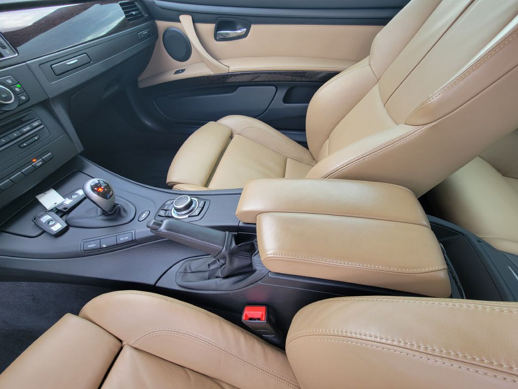 2011 BMW M3 Image 30