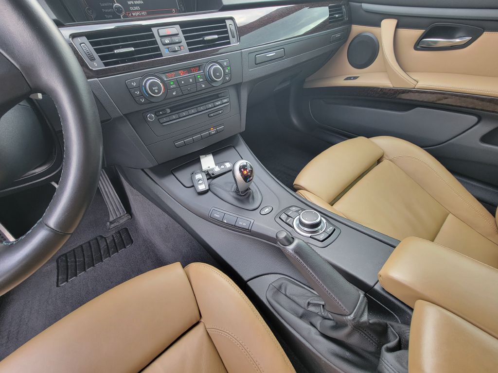 2011 BMW M3 Image 31