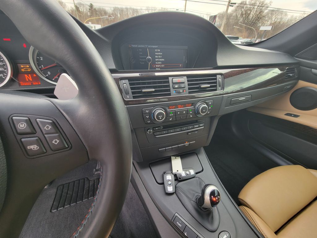 2011 BMW M3 Image 32