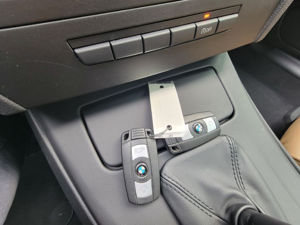 2011 BMW M3 Image 35