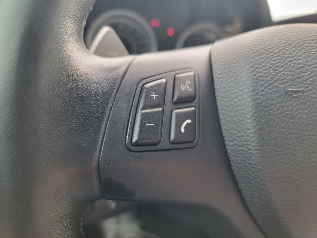 2011 BMW M3 Image 36