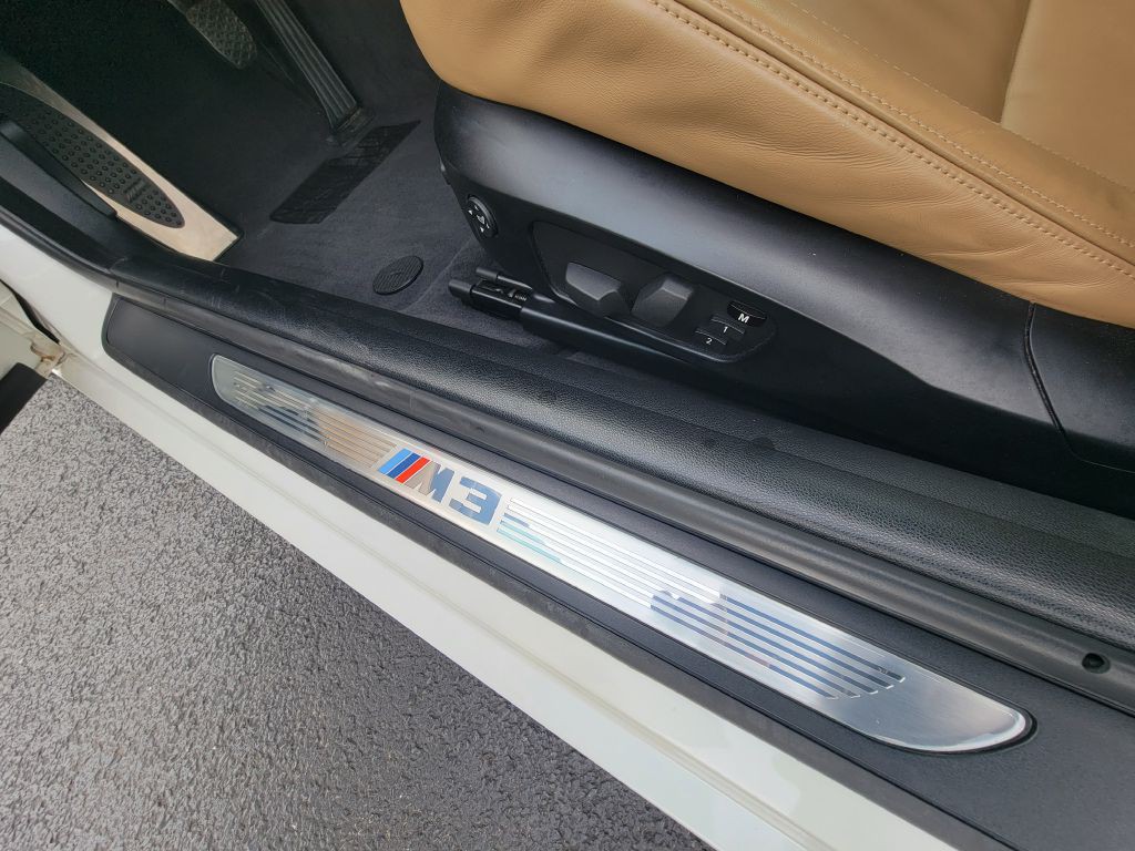 2011 BMW M3 Image 38