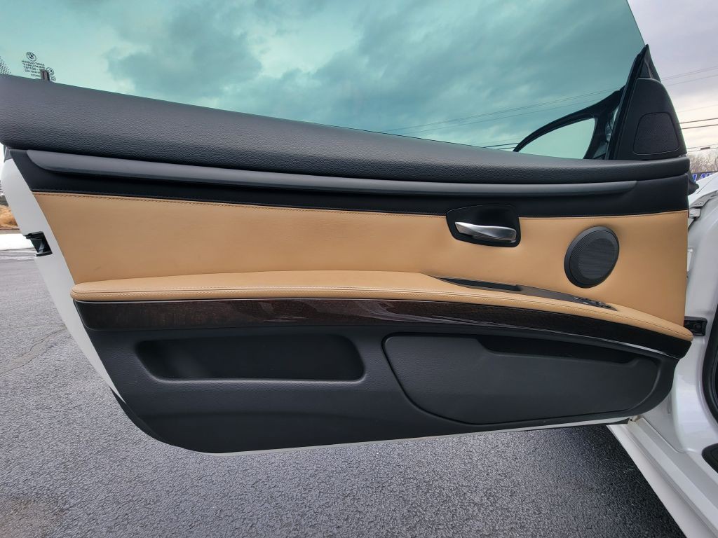 2011 BMW M3 Image 39