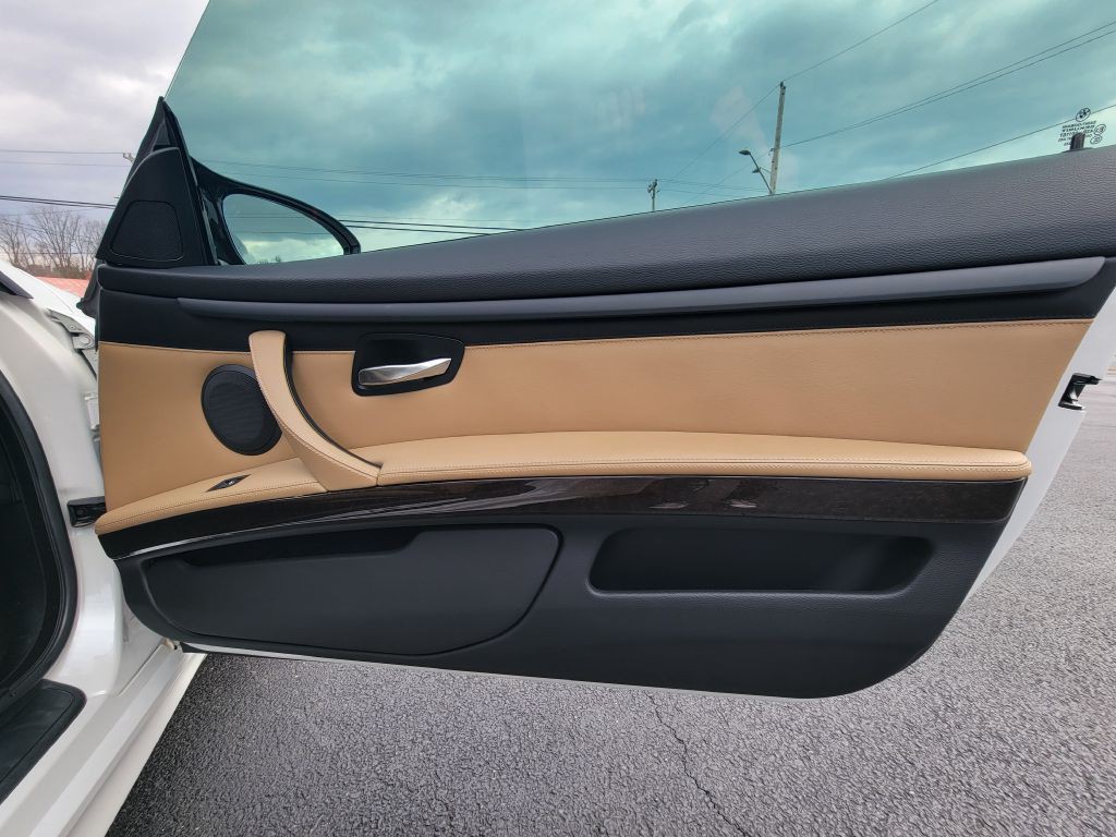 2011 BMW M3 Image 40