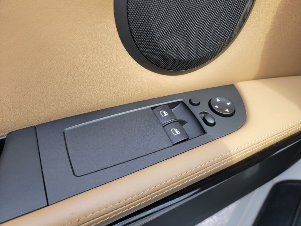 2011 BMW M3 Image 41