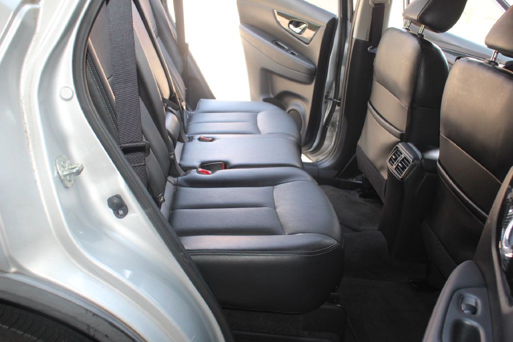 2017 Nissan Rogue Image 8