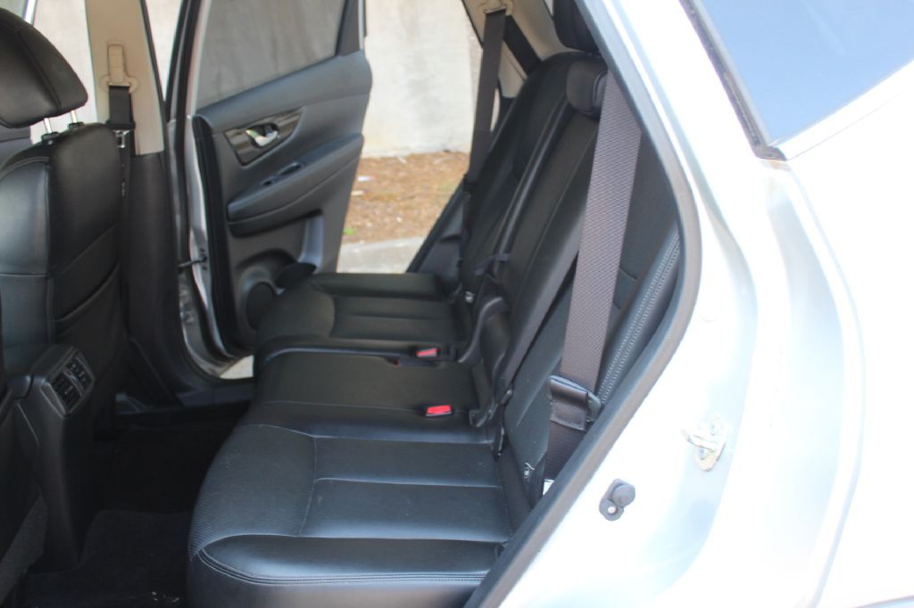 2017 Nissan Rogue Image 9