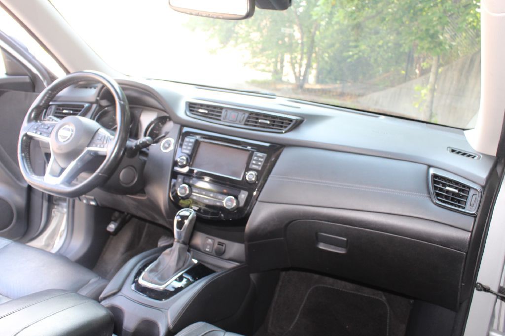 2017 Nissan Rogue Image 13