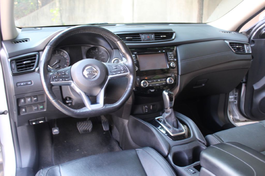 2017 Nissan Rogue Image 15