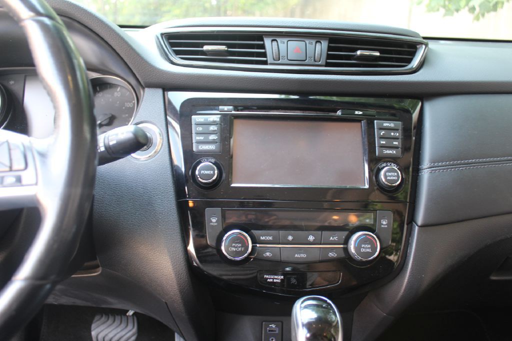 2017 Nissan Rogue Image 17