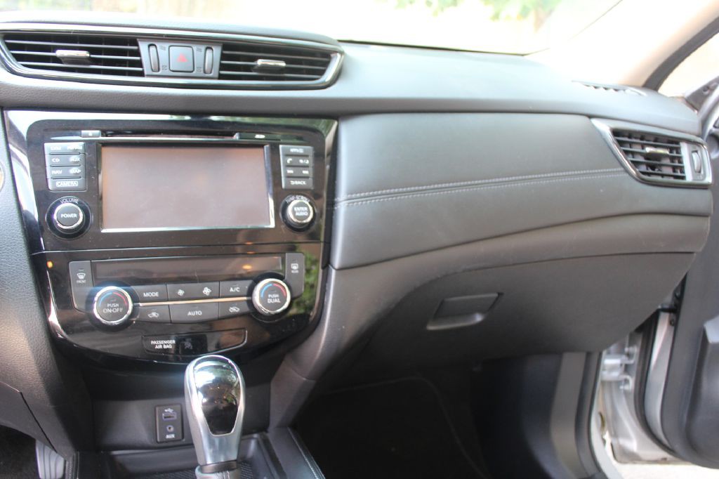 2017 Nissan Rogue Image 18
