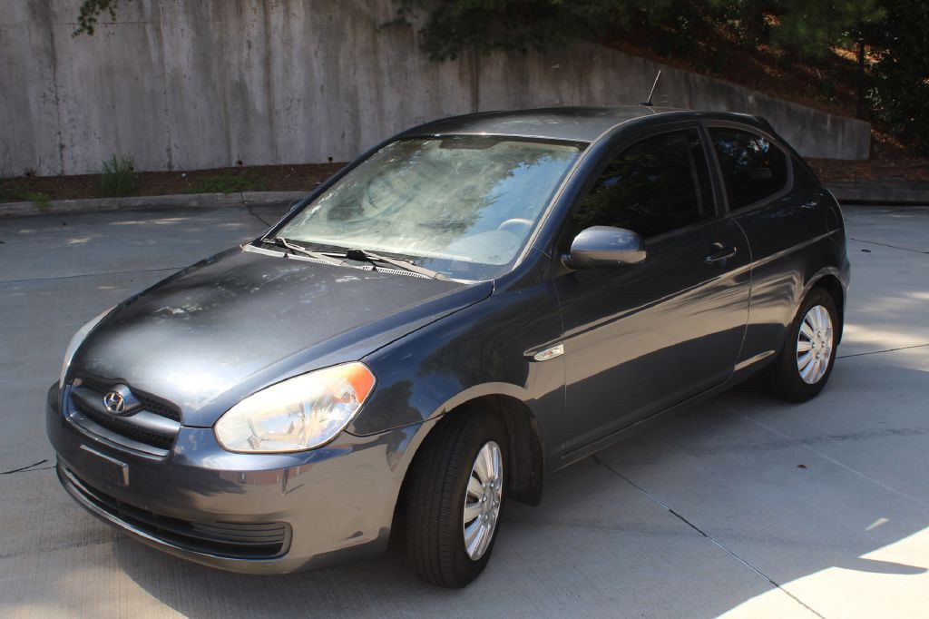 2011 Hyundai Accent Image 2