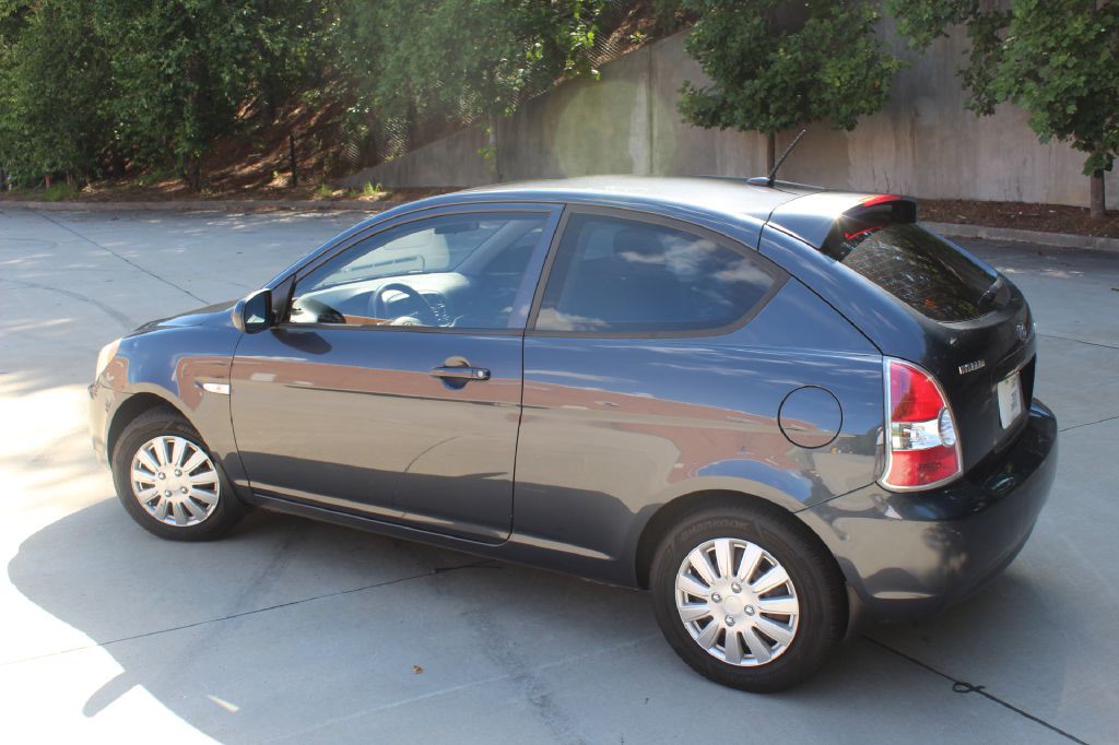 2011 Hyundai Accent Image 3