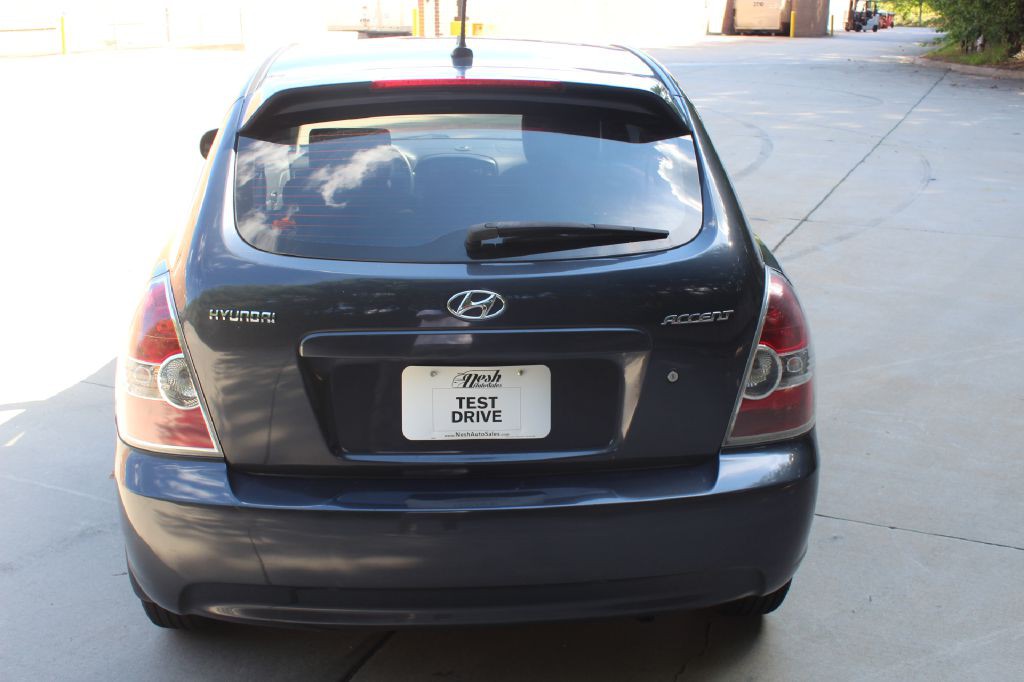 2011 Hyundai Accent Image 4