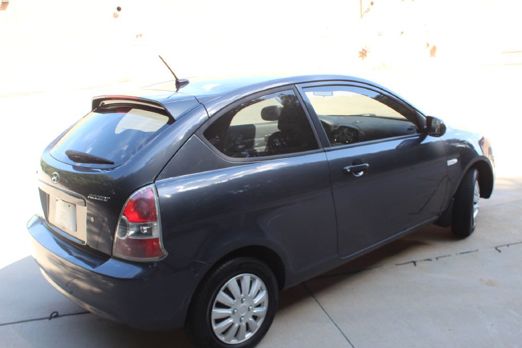 2011 Hyundai Accent Image 5