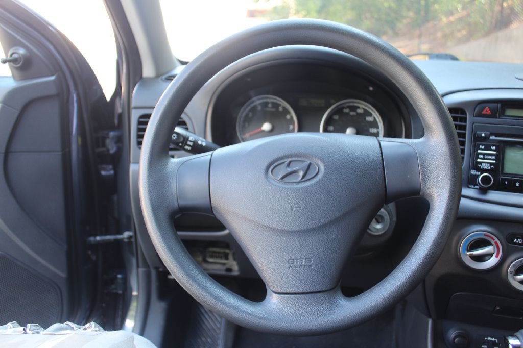 2011 Hyundai Accent Image 14