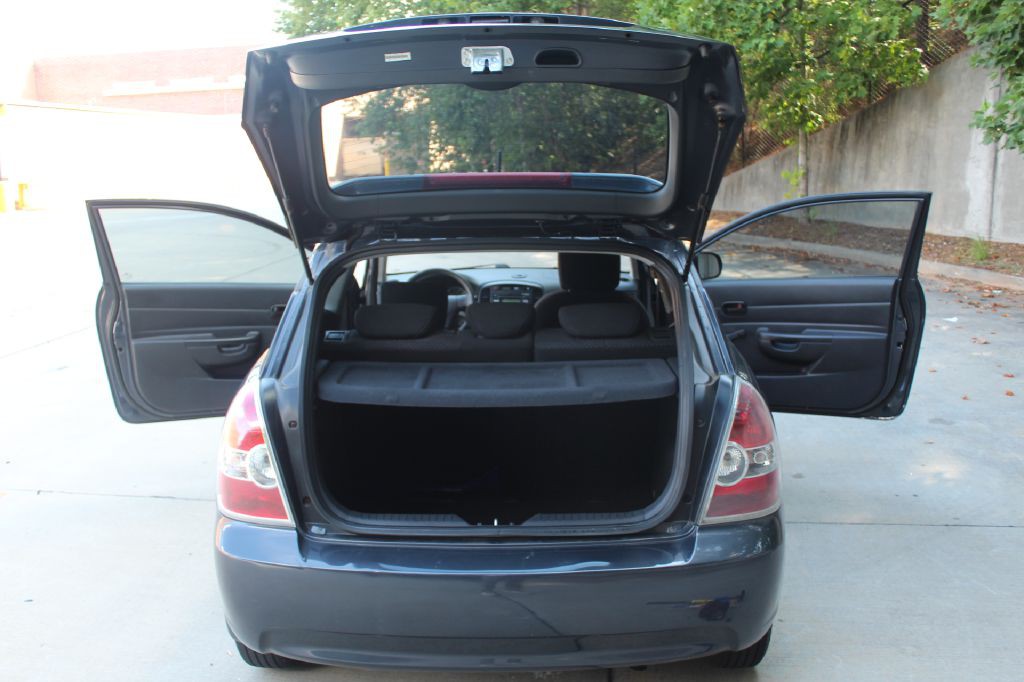 2011 Hyundai Accent Image 17