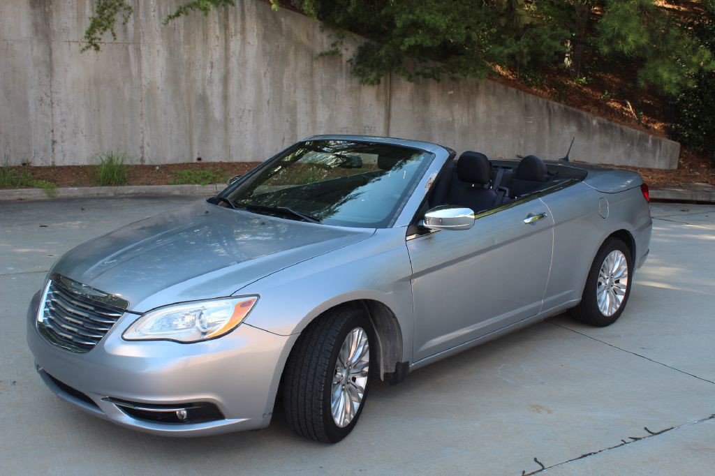 2014 Chrysler 200 Image 2