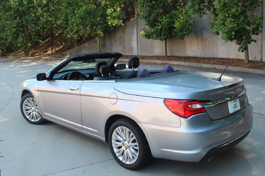 2014 Chrysler 200 Image 3