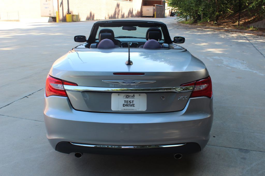 2014 Chrysler 200 Image 4