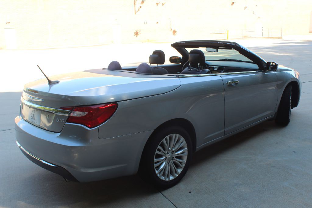 2014 Chrysler 200 Image 5